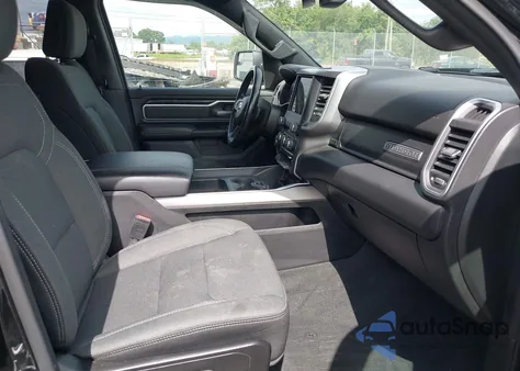 2021 Ram 1500 Big Horn 4X4 6'4 Box z USA, uszkodzony, nr VIN 1C6SRFBT8MN741621